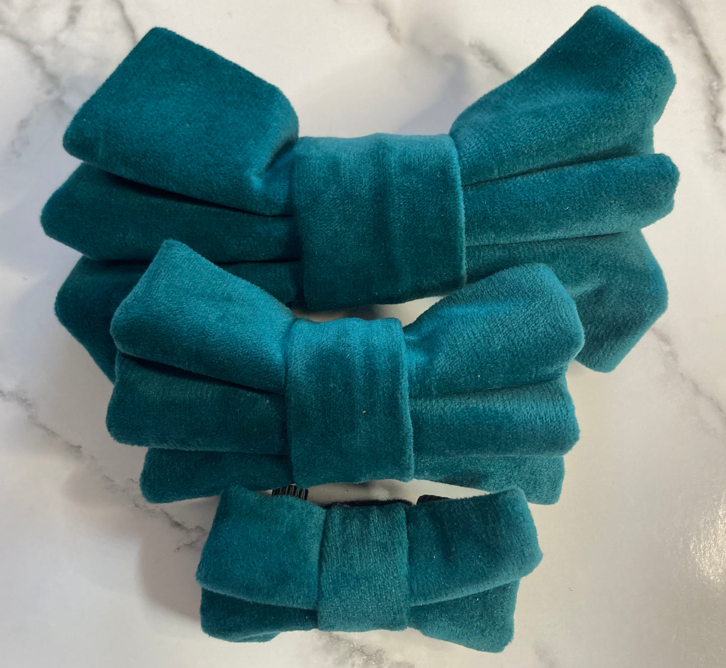 Luxury green velvet dog bow tie, handmade pet bow tie, matching dog accessories