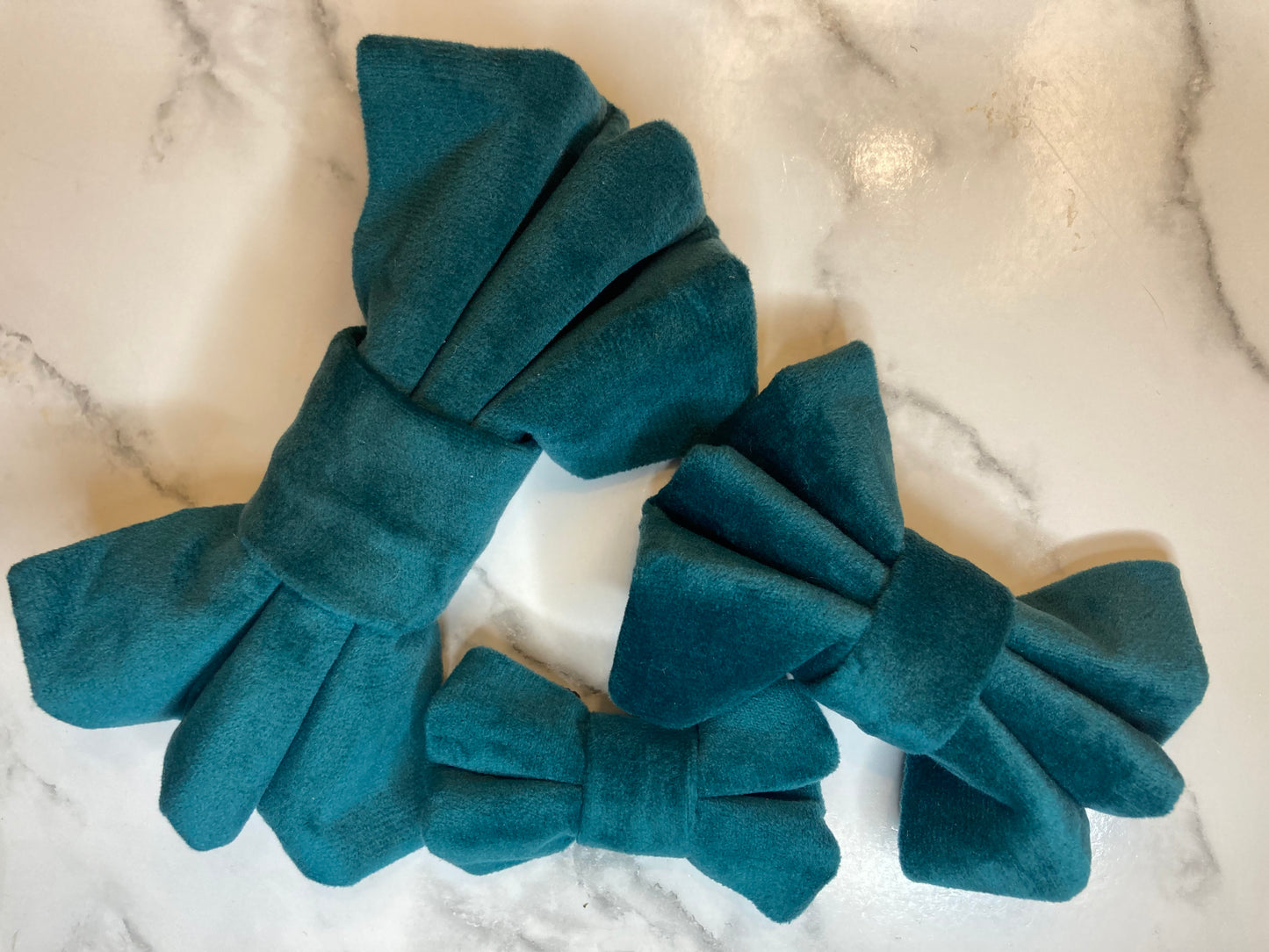 Luxury green velvet dog bow tie, handmade pet bow tie, matching dog accessories