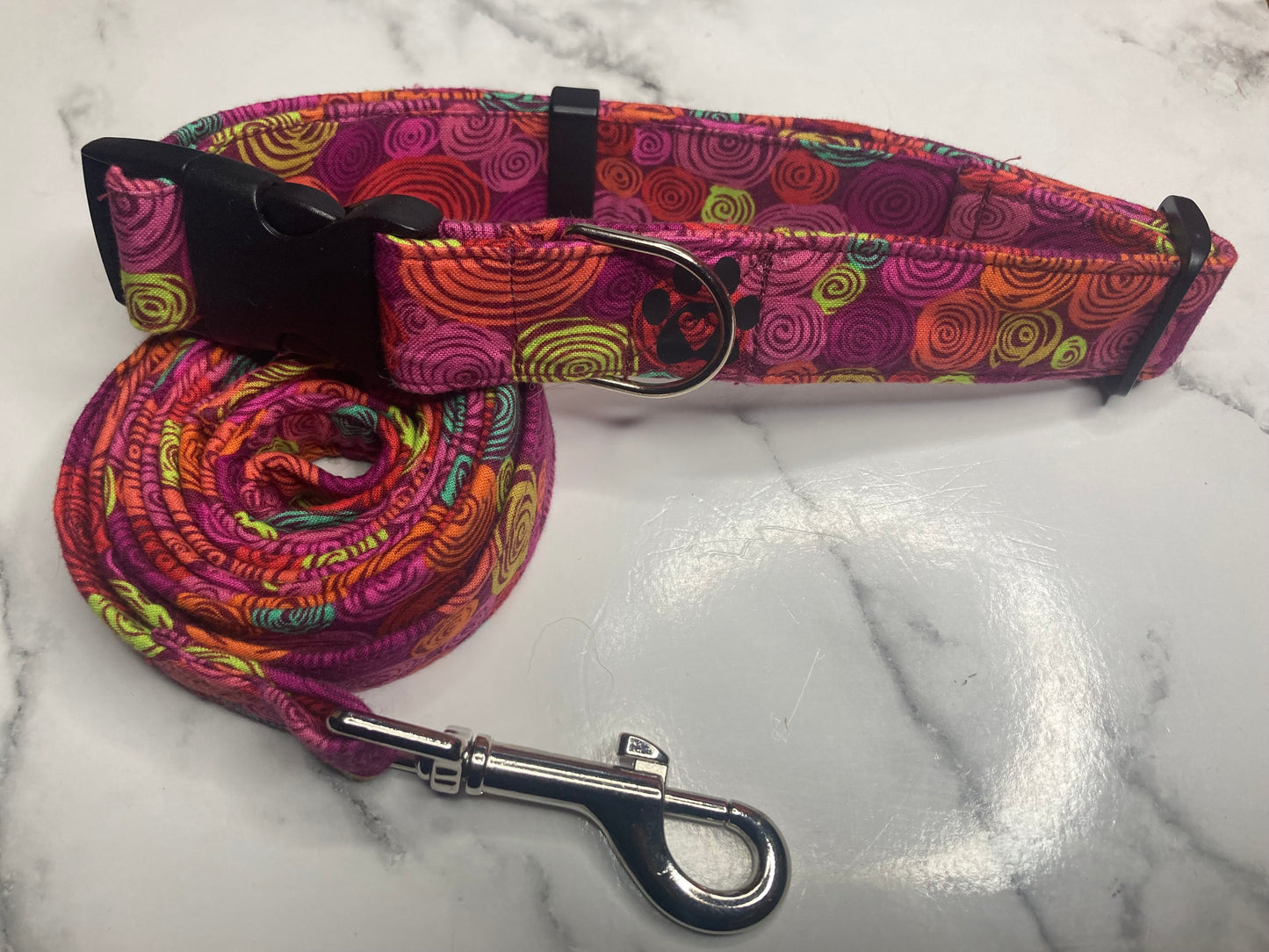 Swirl dog collar set, handmade dog collar set, cute dog collar set, matching dog accessories, dog accessories, designer dog accessories, designer dog accessories