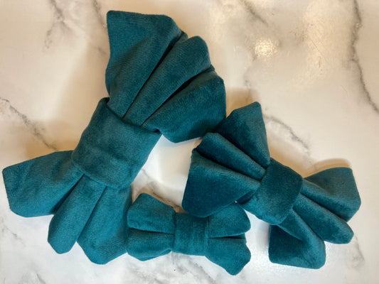 Luxury green velvet dog bow tie, handmade pet bow tie, matching dog accessories